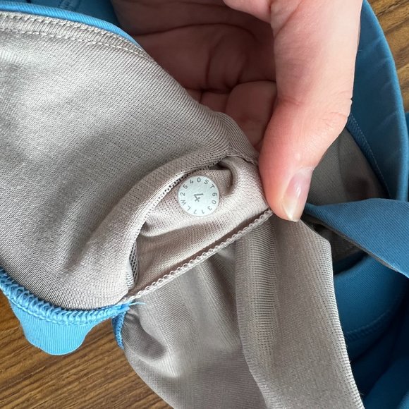 Lululemon Energy Bra Size 4 - Picture 3 of 3